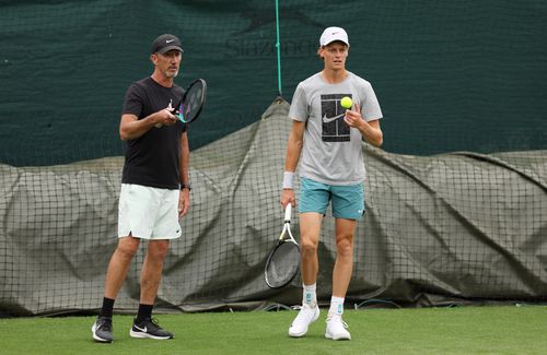 Darren Cahill și Jannik Sinner lucrează împreună de la jumătatea lui 2022 FOTO Guliver/GettyImages