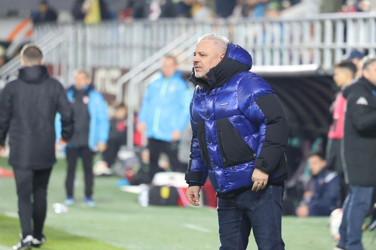 Accesoriul cu care Marius Șumudică a venit la Rapid - UTA: „E un cadou”