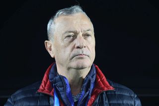 Mircea Rednic a făcut scandal cu arbitrul la finalul meciului: „Ai dat prea ușor penalty, abia așteptai să cadă!”. A continuat tirada și la flash-interviu: „Au căzut în capcană și cei de la VAR, și el”