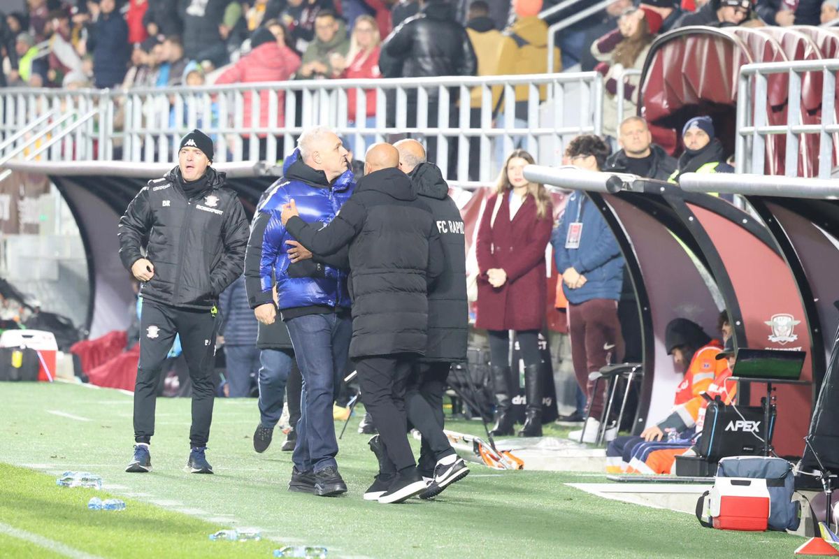 Marius Șumudică, nervos la meciul cu UTA / Foto: Ionuț Iordache GSP