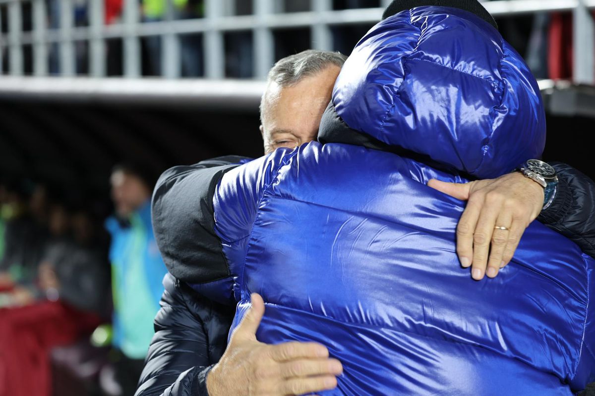 Șumudică a dus la alt nivel regula U21 la meciul Rapid - UTA! Ce s-a întâmplat vreme de 20 de minute