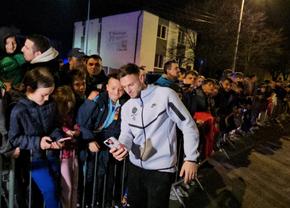 Ce s-a întâmplat la Sibiu după semieșecul lui FCSB: „Rămâi aici!” » Întâlnire emoționantă pentru titularul campioanei: „Ai grijă, mamă!”