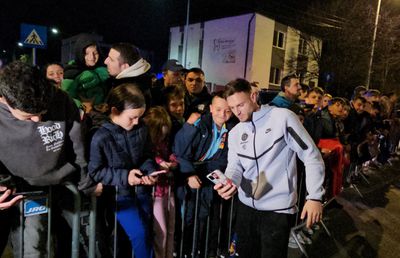 Ce s-a întâmplat la Sibiu după semieșecul lui FCSB: „Rămâi aici!” » Întâlnire emoționantă pentru titularul campioanei: „Ai grijă, mamă!”