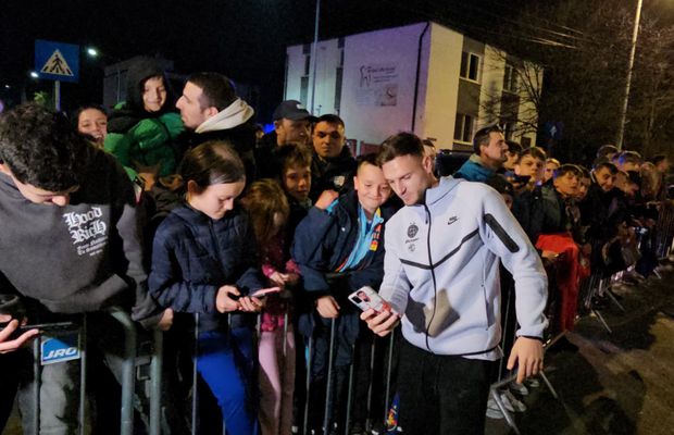 Ce s-a întâmplat la Sibiu după semieșecul lui FCSB: „Rămâi aici!” » Întâlnire emoționantă pentru titularul campioanei: „Ai grijă, mamă!”