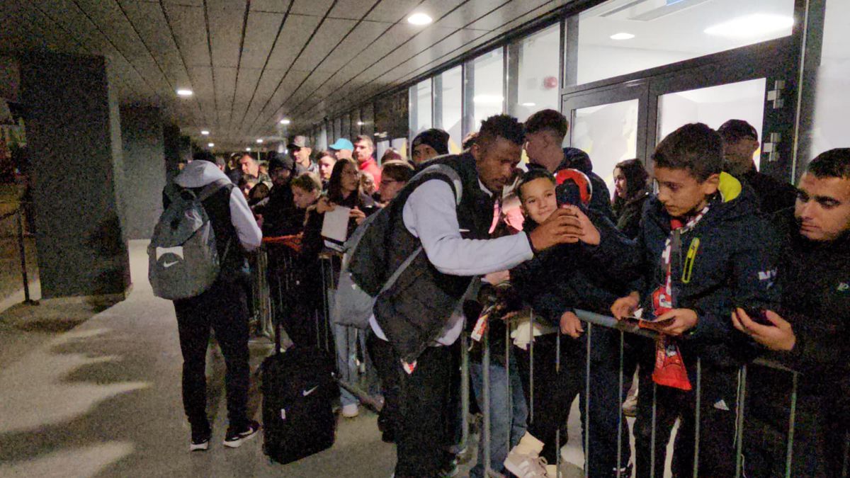 Ce s-a întâmplat la Sibiu după semieșecul lui FCSB: „Rămâi aici!” » Întâlnire emoționantă pentru titularul campioanei: „Ai grijă, mamă!”