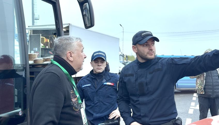 Ion Marin (stânga), observatorul de joc delegat de LPF la Slobozia - CFR Cluj