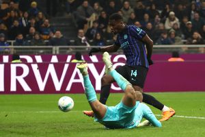 Inter - Lazio, meci tare pentru Cristi Chivu în etapa #11 din Serie A » Gol anulat „nerazzurrilor”!