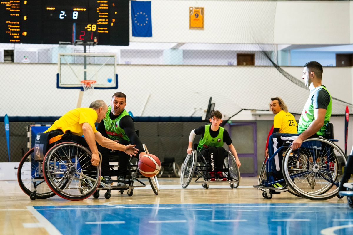 După mai bine de două decenii, baschetul în fotoliu rulant renaște grație unei comunități unite: „Suntem prieteni extraordinari”