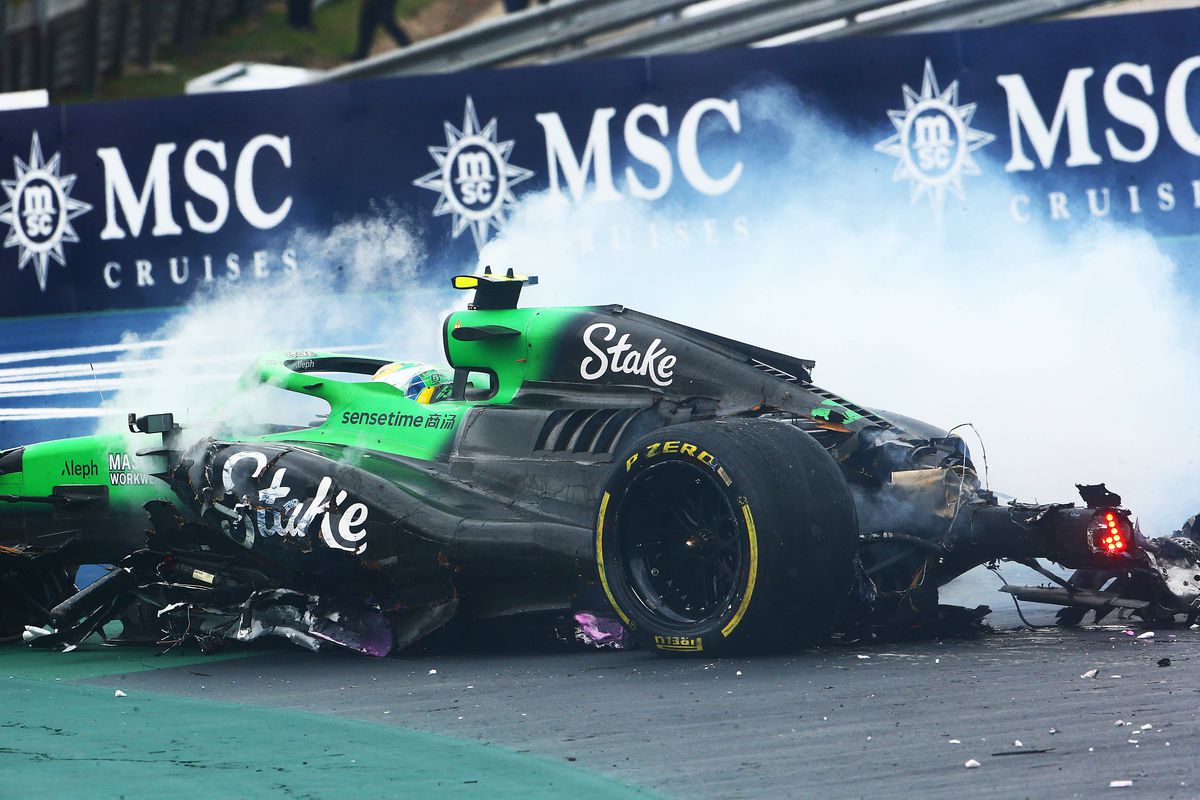 Accident înfiorător în F1! La 339 de km/h, mașina a fost făcută zob!