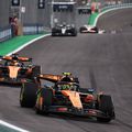Lando Norris a câștigat Marele Premiu de Formula 1 al orașului Sao Paulo și a făcut un pas foarte important spre titlul mondial, reușind să-i învingă pe ambii săi urmăritori, Oscar Piastri și Max Verstappen.