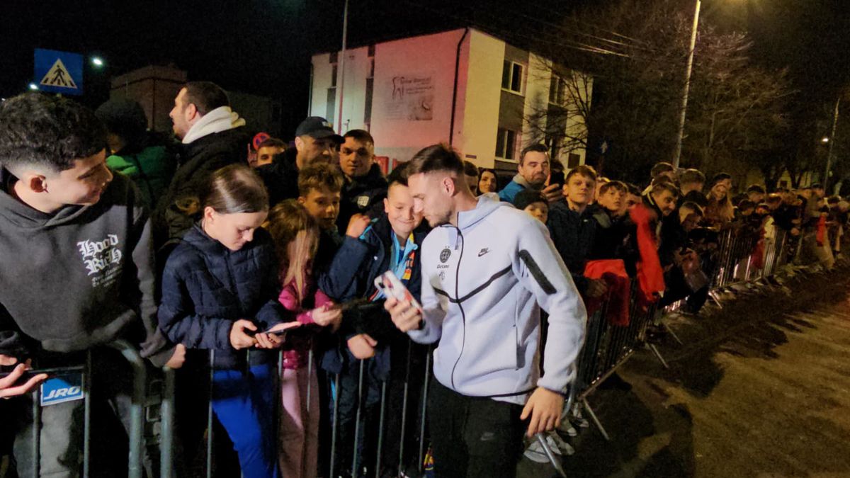 Ce s-a întâmplat la Sibiu după semieșecul lui FCSB: „Rămâi aici!” » Întâlnire emoționantă pentru titularul campioanei: „Ai grijă, mamă!”