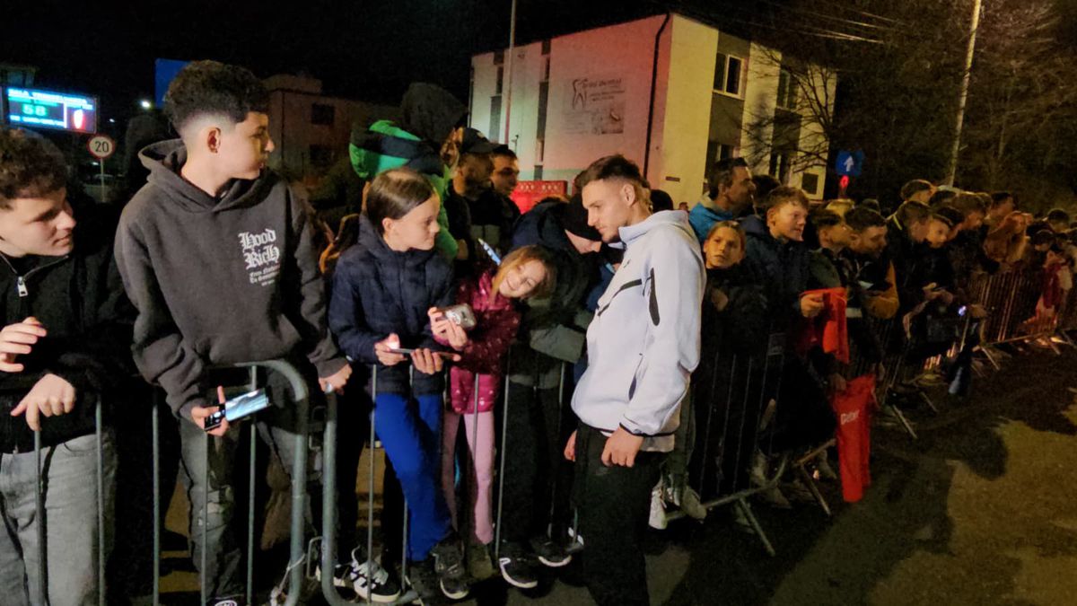 Ce s-a întâmplat la Sibiu după semieșecul lui FCSB: „Rămâi aici!” » Întâlnire emoționantă pentru titularul campioanei: „Ai grijă, mamă!”