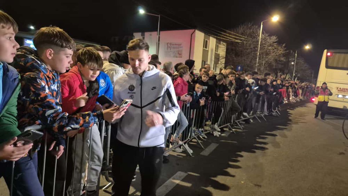 Ce s-a întâmplat la Sibiu după semieșecul lui FCSB: „Rămâi aici!” » Întâlnire emoționantă pentru titularul campioanei: „Ai grijă, mamă!”