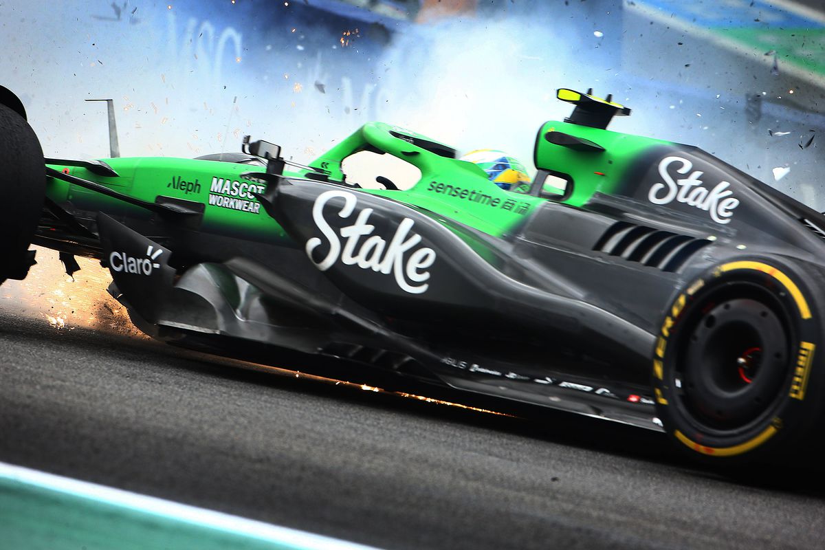 Accident înfiorător în F1! La 339 de km/h, mașina a fost făcută zob!