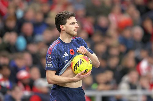 Declan Rice, pregătindu-se să arunce lung de la margine // foto: Guliver/gettyimages