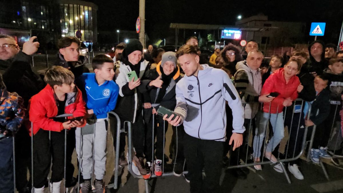 Ce s-a întâmplat la Sibiu după semieșecul lui FCSB: „Rămâi aici!” » Întâlnire emoționantă pentru titularul campioanei: „Ai grijă, mamă!”