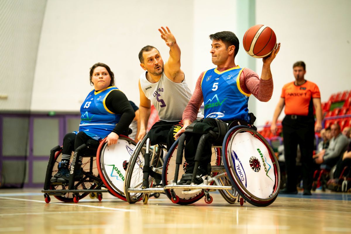 După mai bine de două decenii, baschetul în fotoliu rulant renaște grație unei comunități unite: „Suntem prieteni extraordinari”