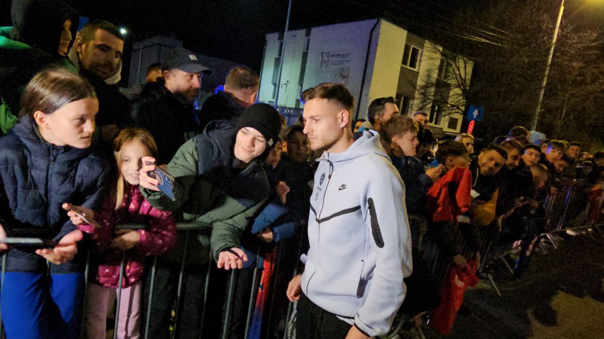 Ce s-a întâmplat la Sibiu după semieșecul lui FCSB: „Rămâi aici!” » Întâlnire emoționantă pentru titularul campioanei: „Ai grijă, mamă!”