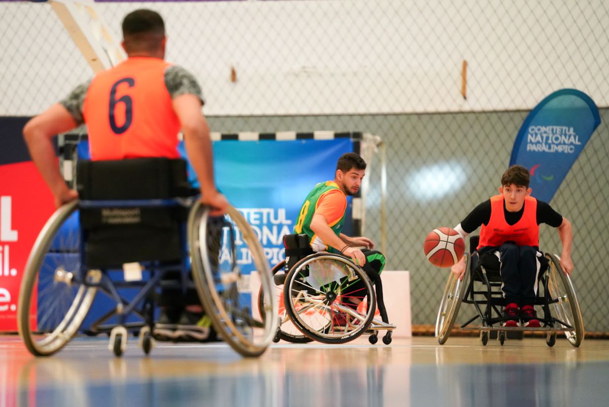 După mai bine de două decenii, baschetul în fotoliu rulant renaște grație unei comunități unite: „Suntem prieteni extraordinari”