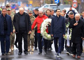 Criticat pentru că s-a îmbrăcat în roșu la înmormântarea lui Emeric Ienei, Mihai Stoichiță a explicat ce a dorit: „Despre asta era vorba”