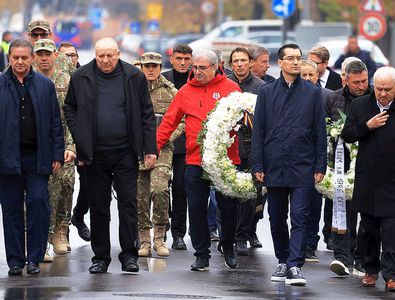 Criticat pentru că s-a îmbrăcat în roșu la înmormântarea lui Emeric Ienei, Mihai Stoichiță a explicat ce a dorit: „Despre asta era vorba”