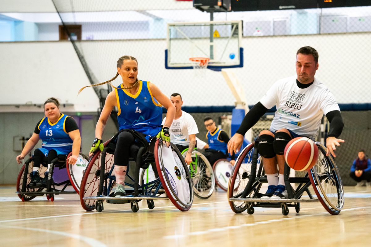 După mai bine de două decenii, baschetul în fotoliu rulant renaște grație unei comunități unite: „Suntem prieteni extraordinari”