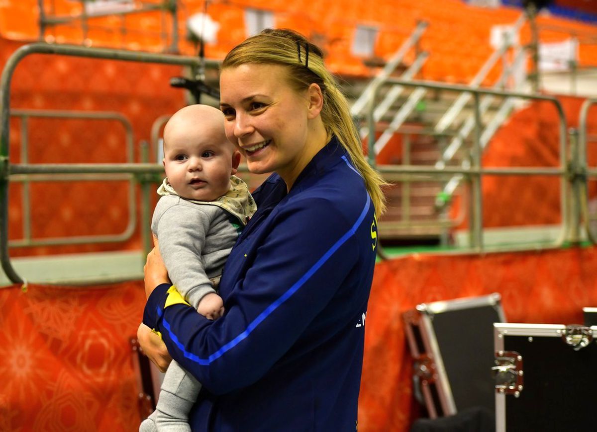 CORESPONDENȚĂ DIN JAPONIA // Reportaj + interviu EXCLUSIV » Bella de Mondiale » Fiul de numai 5 luni al suedezei e senzația turneului: „Îmi va fi greu să joc împotriva României!”