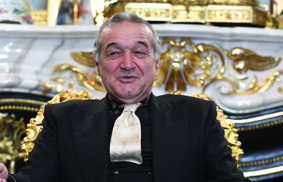 FCSB // Gigi Becali râde de acuzațiile făcute de oficialii CFR-ului: „Sunt tare dacă am făcut asta de pe Muntele Athos! I-am zis lui Petrescu să-l bage pe Pașcanu și să-l facă de râs!”