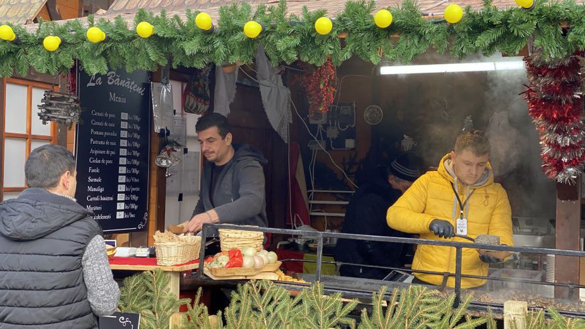 FOTO Poftiți la cârnați de la Liviu Ganea! Fostul campion al României e comerciant la Târgul de Crăciun din București