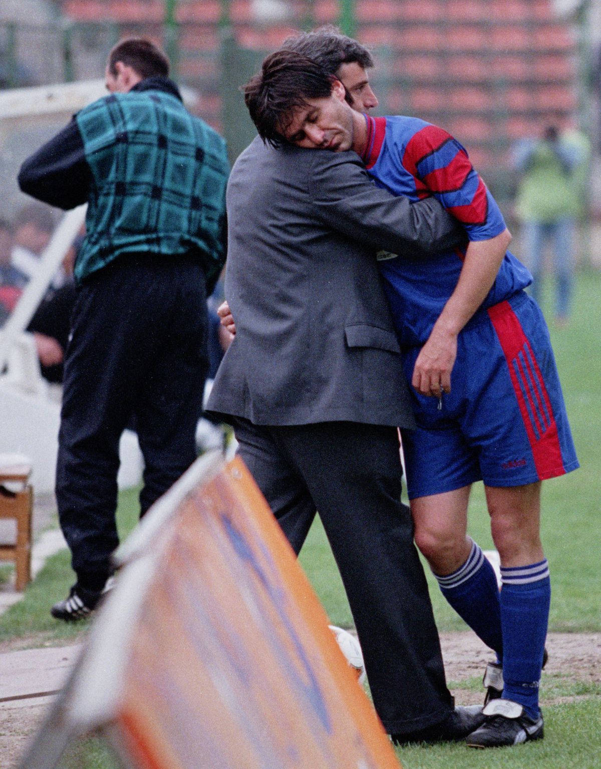 21 de ani de la ultimul meci european pentru Lăcătuș. Ce recorduri fenomenale a stabilit "Fiara"