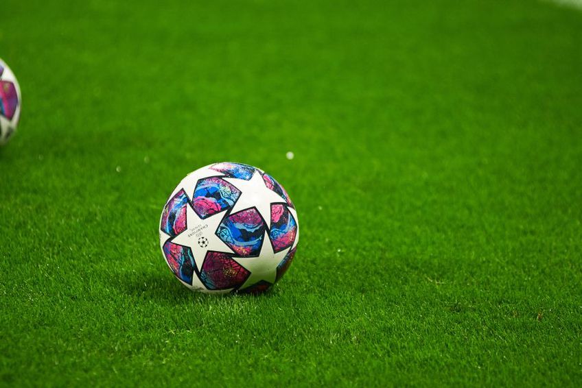 UEFA a decis să retragă cartonașul roșu acordat marți seara de Ovidiu Hațegan lui Pierre Webo, antrenorul secund al lui Bașakșehir. Camerunezul va sta pe bancă în această seară la partida cu Paris Saint-Germain.