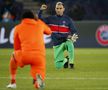 VIDEO + FOTO Protest împotriva rasismului înainte de restartul din PSG - Bașakșehir! Neymar și-a stăpânit cu greu emoțiile