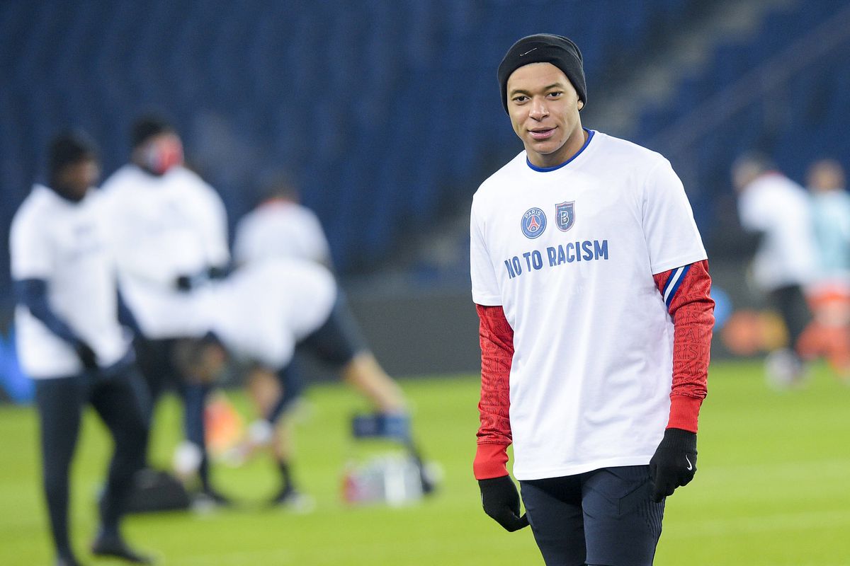 VIDEO + FOTO Protest împotriva rasismului înainte de restartul din PSG - Bașakșehir! Neymar și-a stăpânit cu greu emoțiile