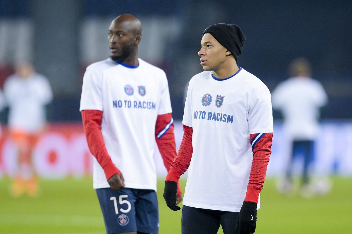VIDEO + FOTO Protest împotriva rasismului înainte de restartul din PSG - Bașakșehir! Neymar și-a stăpânit cu greu emoțiile