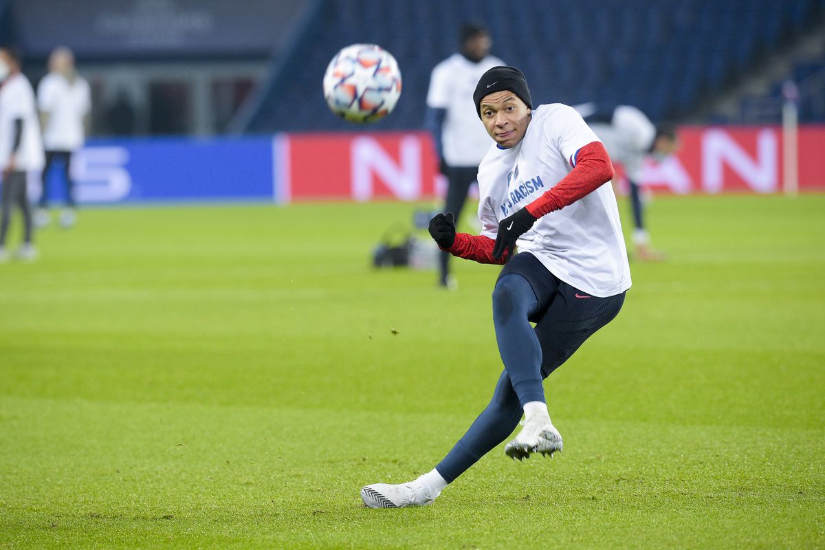 VIDEO + FOTO Protest împotriva rasismului înainte de restartul din PSG - Bașakșehir! Neymar și-a stăpânit cu greu emoțiile