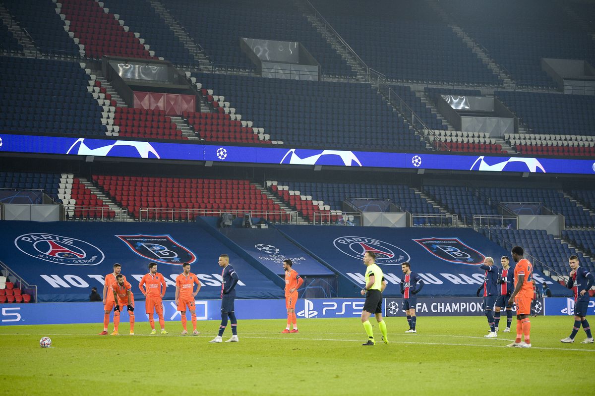 Încă un moment controversat în PSG - Bașakșehir! Ce era să pățească înlocuitorul lui Hațegan + I-a fost frică să arate „roșu”?