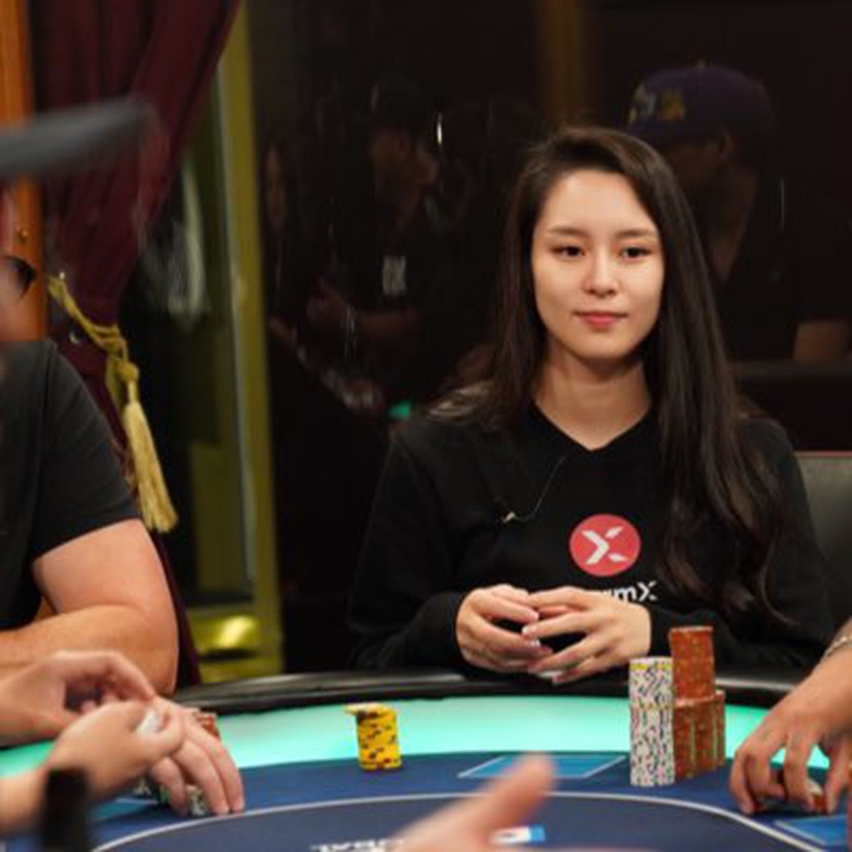 Și-a pus sâni falși ca să câștige la poker!