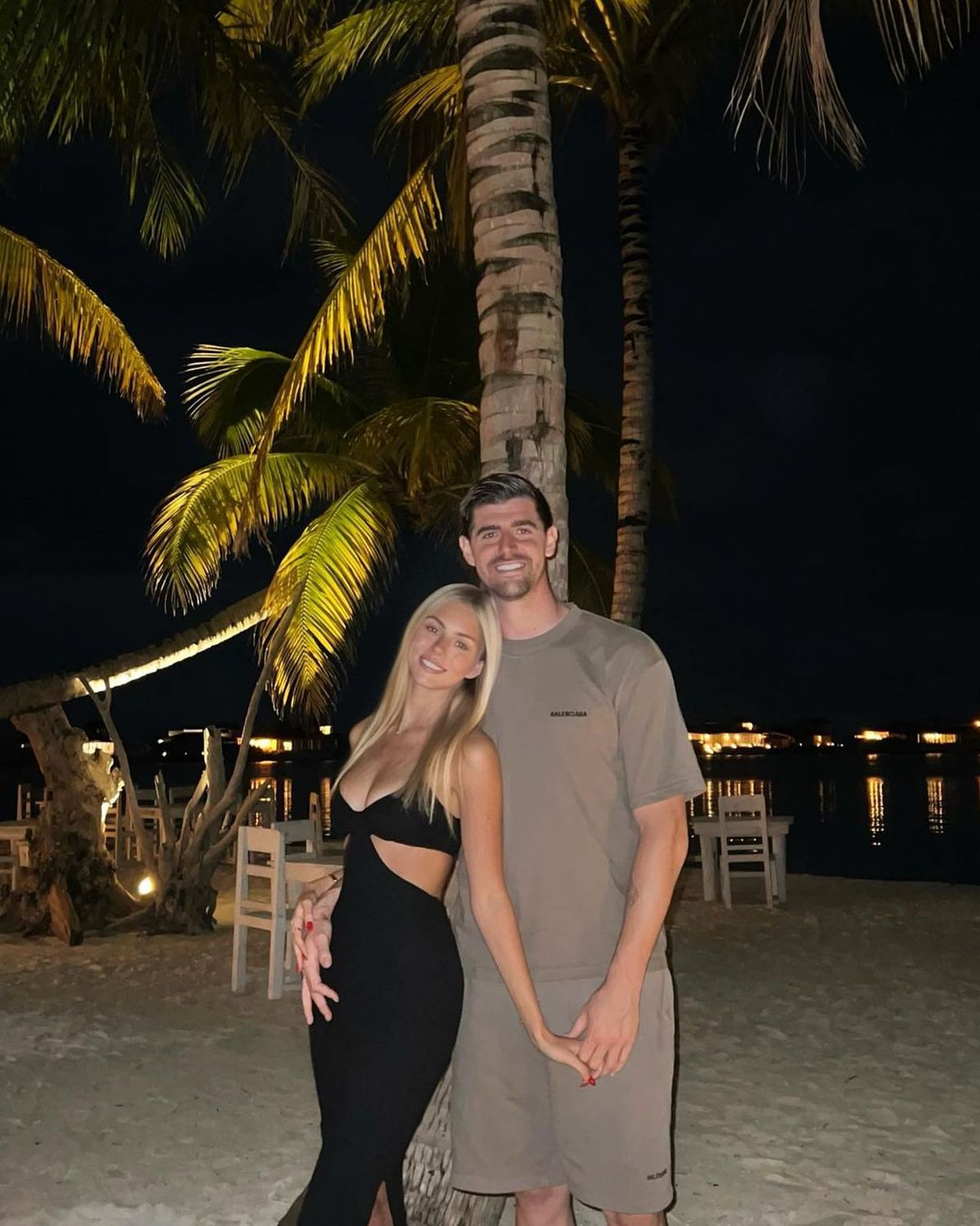 Courtois și-a dus iubita într-o vacanță de vis în Maldive