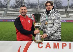 „Cătălin Hîldan înseamnă Dinamo!” » Moment special după ce „buldogii” au luat titlul la rugby: familia „Unicului Căpitan” s-a reunit pe gazon
