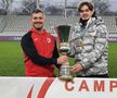 Cătălin Hîdan jr, nepotul regretatului Cătălin Hîldan (în dreapta) a coborât din tribune pentru a-și felicita tatăl, care e „secund” la echipa „buldogilor”