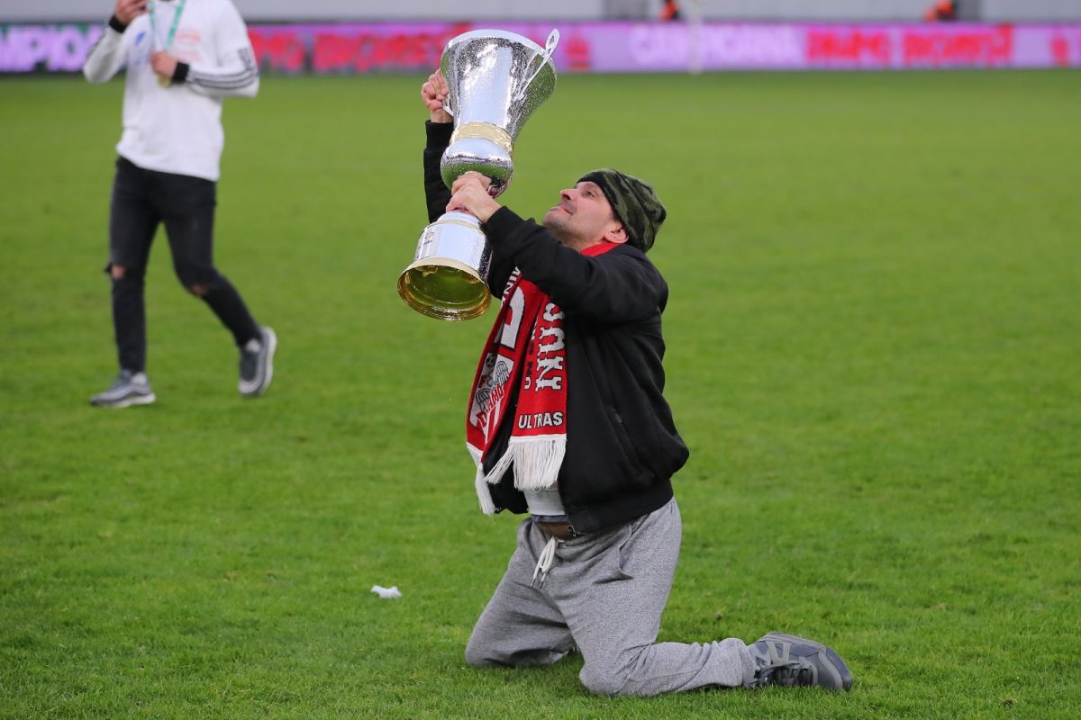 „Cătălin Hîldan înseamnă Dinamo!” » Moment special după ce „buldogii” au luat titlul la rugby: familia „Unicului Căpitan” s-a reunit pe gazon