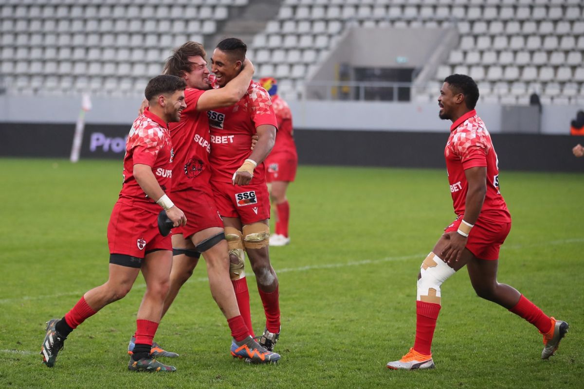 „Cătălin Hîldan înseamnă Dinamo!” » Moment special după ce „buldogii” au luat titlul la rugby: familia „Unicului Căpitan” s-a reunit pe gazon