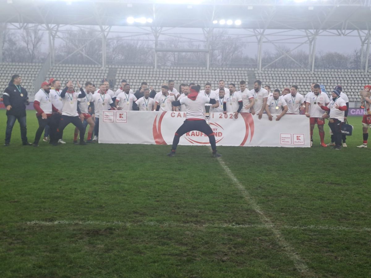 „Cătălin Hîldan înseamnă Dinamo!” » Moment special după ce „buldogii” au luat titlul la rugby: familia „Unicului Căpitan” s-a reunit pe gazon