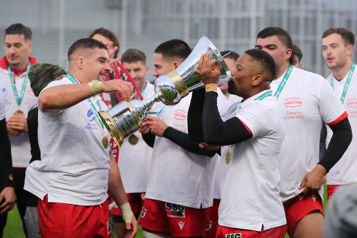 „Cătălin Hîldan înseamnă Dinamo!” » Moment special după ce „buldogii” au luat titlul la rugby: familia „Unicului Căpitan” s-a reunit pe gazon