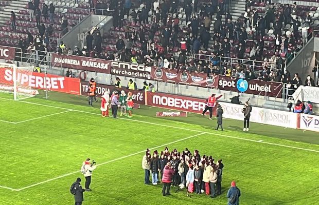 Moș Crăciun a venit cu înjurăturile în Giulești » Ce a făcut când a ajuns în dreptul galeriei la Rapid - Voluntari