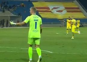 Cel mai stupid penalty vine din Arabia Saudită » O fază identică s-a întâmplat și în Liga 1, cu Petrescu pe bancă: „Era foc și pară, nu știu cum am scăpat!”