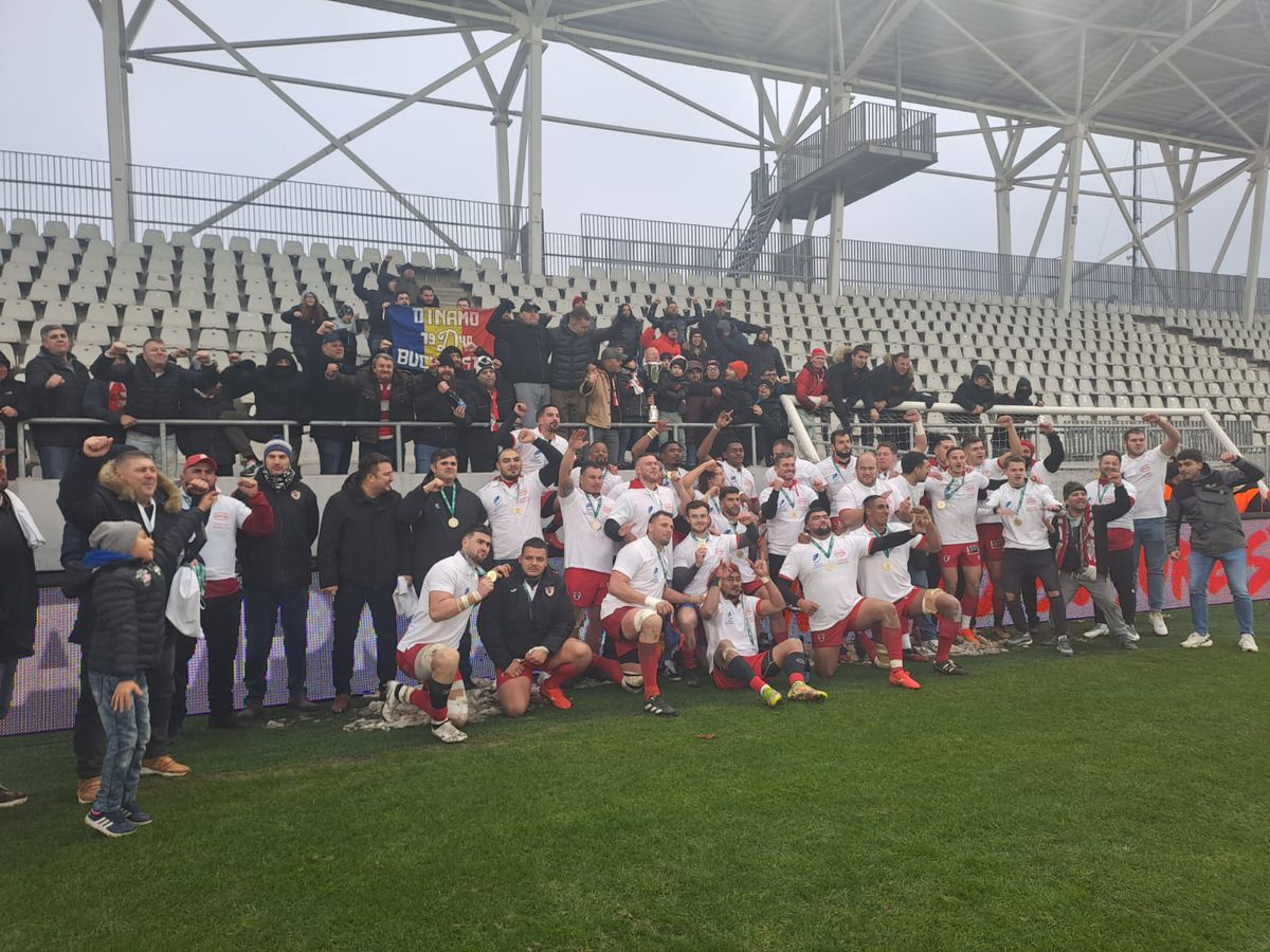 „Cătălin Hîldan înseamnă Dinamo!” » Moment special după ce „buldogii” au luat titlul la rugby: familia „Unicului Căpitan” s-a reunit pe gazon