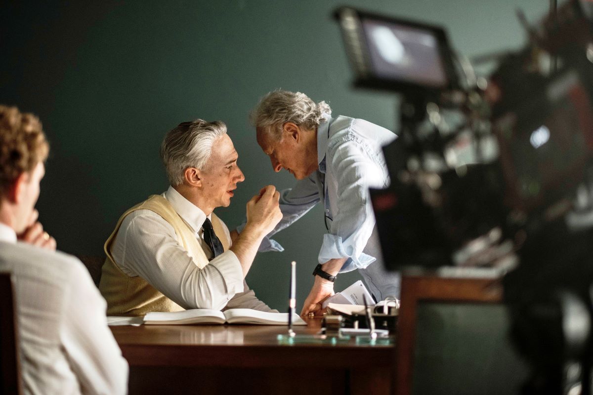 „Ferrari” vine și în România » Adam Driver, despre presiunea de a intra în pielea marelui Enzo: „Oamenii îți amintesc zilnic ce înseamnă pentru ei”