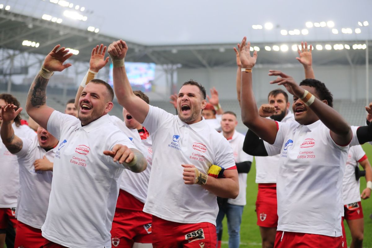 „Cătălin Hîldan înseamnă Dinamo!” » Moment special după ce „buldogii” au luat titlul la rugby: familia „Unicului Căpitan” s-a reunit pe gazon