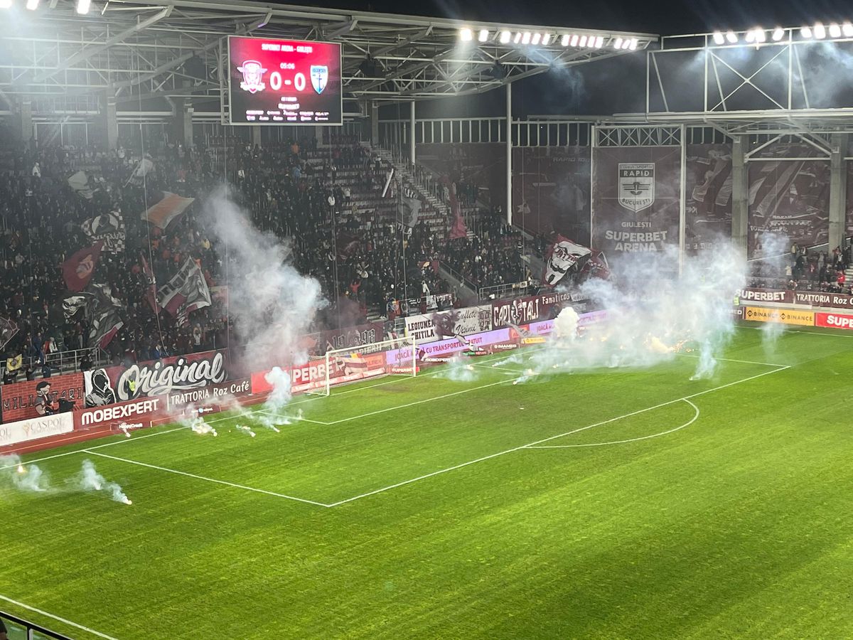 S-au aruncat torțe și petarde în Rapid - FC Voluntari